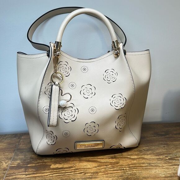 Marc New York  Andrew Marc Beige Flower Cut Out Hobo Bag Purse Gold Hardware - Picture 1 of 15